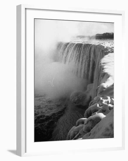 Niagara Falls in Winter-Alfred Eisenstaedt-Framed Photographic Print