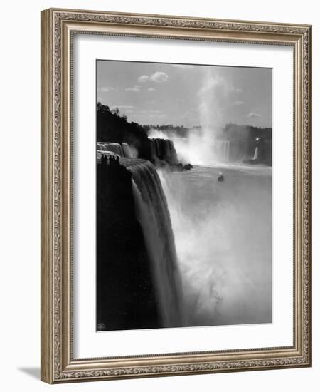 Niagara Falls-null-Framed Photographic Print