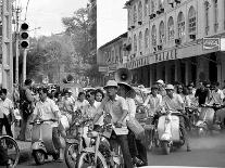 Saigon Curfew 1975-Nick Ut-Photographic Print