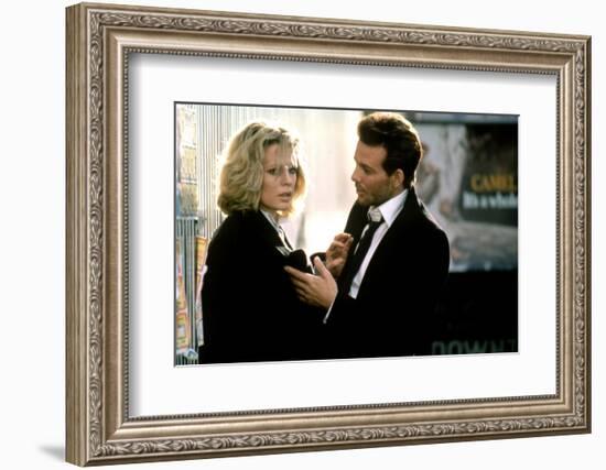 NINE 1/2 WEEKS, 1986 directed by ADRIAN LYNE Kim Basinger and Mickey Rourke (photo)-null-Framed Photo