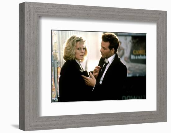 NINE 1/2 WEEKS, 1986 directed by ADRIAN LYNE Kim Basinger and Mickey Rourke (photo)-null-Framed Photo