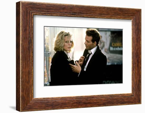 NINE 1/2 WEEKS, 1986 directed by ADRIAN LYNE Kim Basinger and Mickey Rourke (photo)-null-Framed Photo