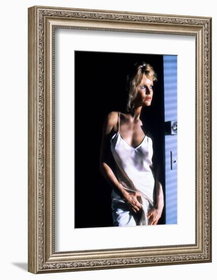 NINE 1/2 WEEKS, 1986 directed by ADRIAN LYNE Kim Basinger (photo)-null-Framed Photo