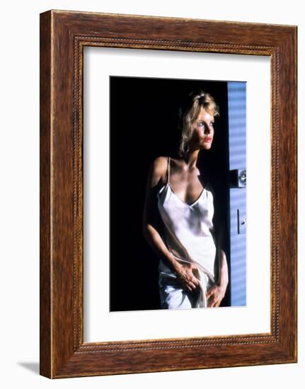 NINE 1/2 WEEKS, 1986 directed by ADRIAN LYNE Kim Basinger (photo)-null-Framed Photo