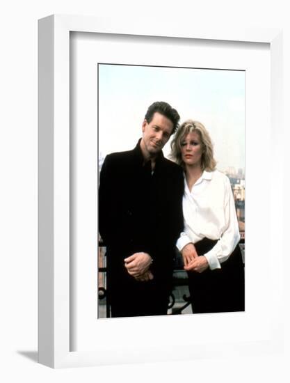 NINE 1/2 WEEKS, 1986 directed by ADRIAN LYNE Mickey Rourke and Kim Basinger (photo)-null-Framed Photo