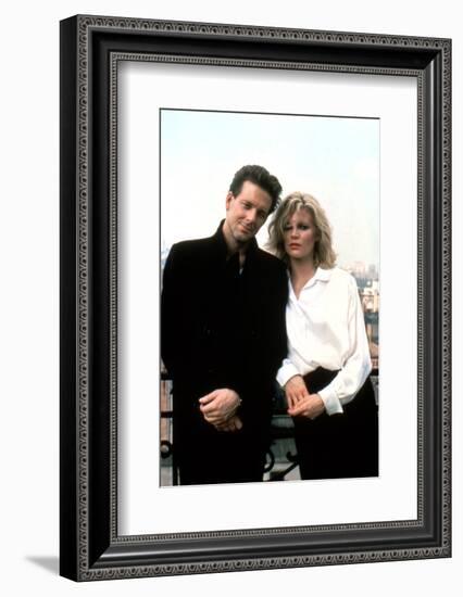 NINE 1/2 WEEKS, 1986 directed by ADRIAN LYNE Mickey Rourke and Kim Basinger (photo)-null-Framed Photo