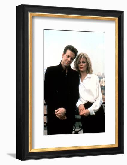 NINE 1/2 WEEKS, 1986 directed by ADRIAN LYNE Mickey Rourke and Kim Basinger (photo)-null-Framed Photo