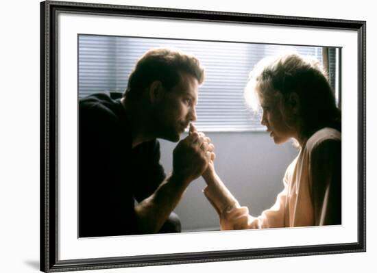 NINE 1/2 WEEKS, 1986 directed by ADRIAN LYNE Mickey Rourke and Kim Basinger (photo)-null-Framed Photo