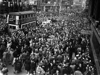 Ve Day Celebrations in London 1945-Nixon Greaves and-Premier Image Canvas
