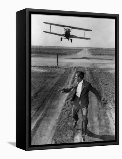 NORTH BY NORTHWEST, 1959 directed by ALFRED HITCHCOCK Cary Grant (b/w photo)-null-Framed Stretched Canvas