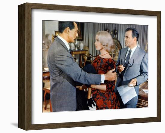 NORTH BY NORTHWEST, 1959 directed by ALFRED HITCHCOCK Cary Grant, Eva Marie Saint and James Mason (-null-Framed Photo