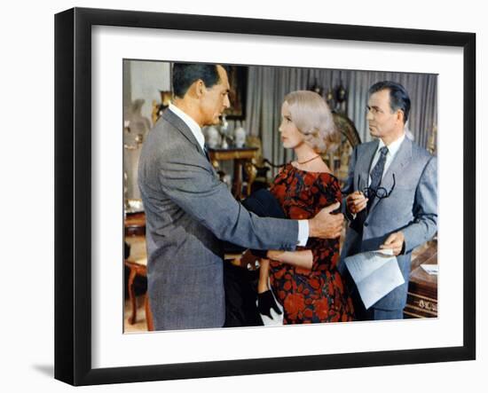 NORTH BY NORTHWEST, 1959 directed by ALFRED HITCHCOCK Cary Grant, Eva Marie Saint and James Mason (-null-Framed Photo