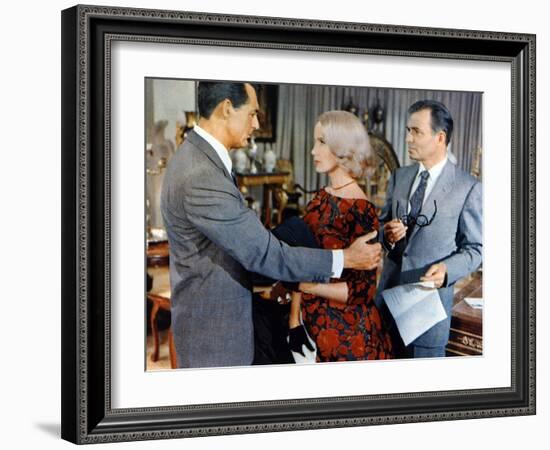 NORTH BY NORTHWEST, 1959 directed by ALFRED HITCHCOCK Cary Grant, Eva Marie Saint and James Mason (-null-Framed Photo