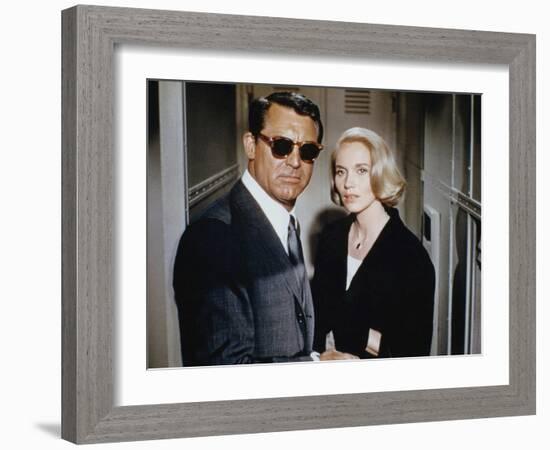 NORTH BY NORTHWEST, 1959 directed by ALFRED HITCHCOCK Cary Grant / Eva Marie Saint (photo)-null-Framed Photo