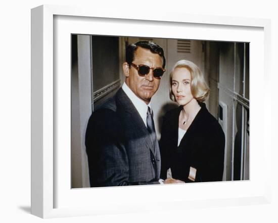 NORTH BY NORTHWEST, 1959 directed by ALFRED HITCHCOCK Cary Grant / Eva Marie Saint (photo)-null-Framed Photo