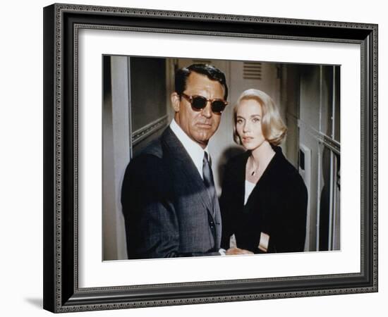 NORTH BY NORTHWEST, 1959 directed by ALFRED HITCHCOCK Cary Grant / Eva Marie Saint (photo)-null-Framed Photo