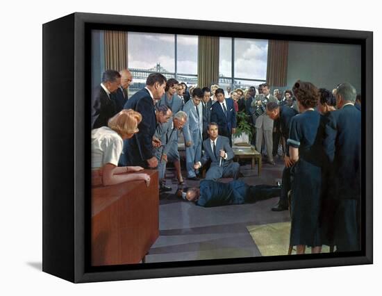 NORTH BY NORTHWEST, 1959 directed by ALFRED HITCHCOCK Cary Grant (photo)-null-Framed Stretched Canvas