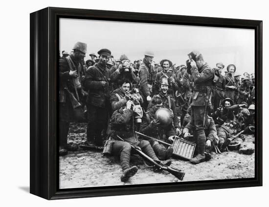 Northumberland Fusiliers at St Eloi 1916-Robert Hunt-Framed Premier Image Canvas