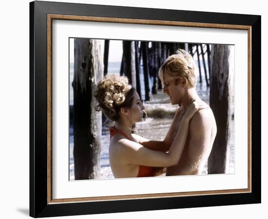 Nos plus Belles Annees THE WAY WE WERE by Sydney Pollack with Robert Redford and Barbra Streisand,-null-Framed Photo