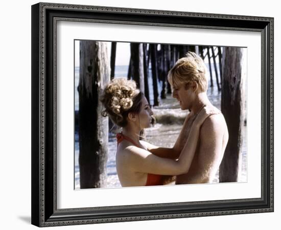 Nos plus Belles Annees THE WAY WE WERE by Sydney Pollack with Robert Redford and Barbra Streisand,-null-Framed Photo