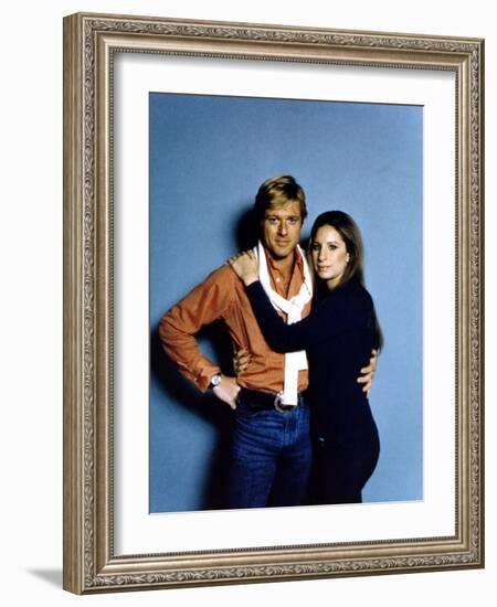 Nos plus Belles Annees THE WAY WE WERE by Sydney Pollack with Robert Redford and Barbra Streisand, -null-Framed Photo