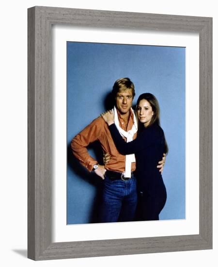 Nos plus Belles Annees THE WAY WE WERE by Sydney Pollack with Robert Redford and Barbra Streisand, -null-Framed Photo