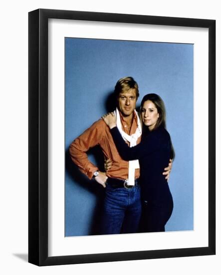 Nos plus Belles Annees THE WAY WE WERE by Sydney Pollack with Robert Redford and Barbra Streisand, -null-Framed Photo