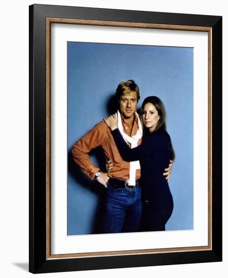 Nos plus Belles Annees THE WAY WE WERE by Sydney Pollack with Robert Redford and Barbra Streisand, -null-Framed Photo