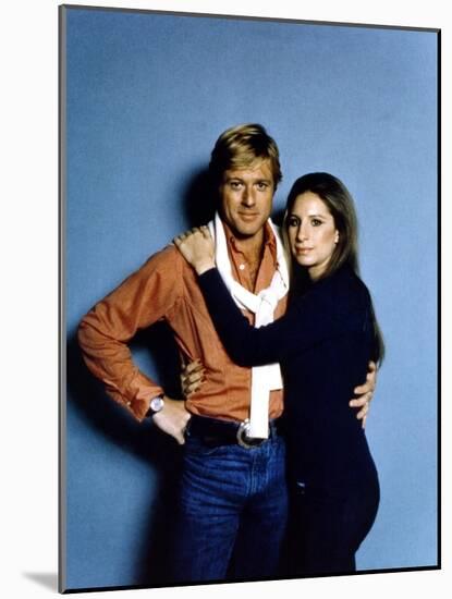 Nos plus Belles Annees THE WAY WE WERE by Sydney Pollack with Robert Redford and Barbra Streisand, -null-Mounted Photo