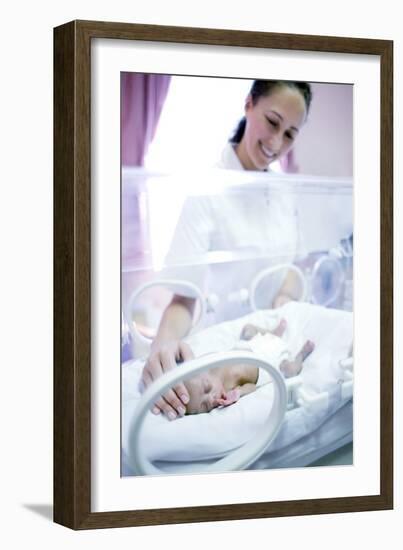 Nurse And Premature Baby-Science Photo Library-Framed Photographic Print