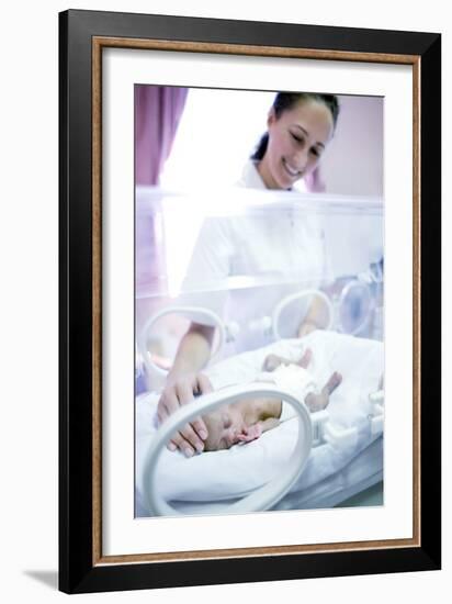 Nurse And Premature Baby-Science Photo Library-Framed Photographic Print