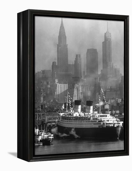 Oceanliner Queen Elizabeth Sailing in to Port-Andreas Feininger-Framed Premier Image Canvas