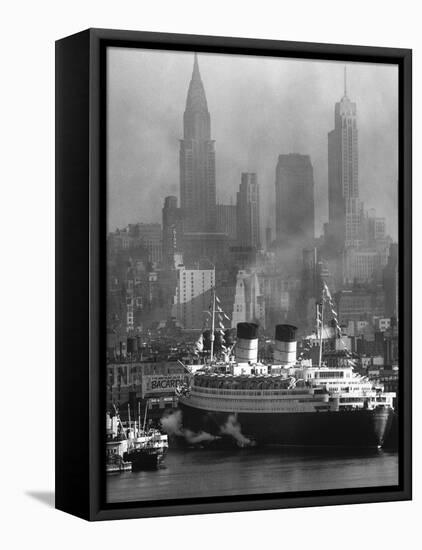 Oceanliner Queen Elizabeth Sailing in to Port-Andreas Feininger-Framed Premier Image Canvas