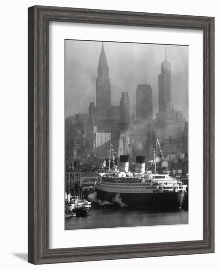 Oceanliner Queen Elizabeth Sailing in to Port-Andreas Feininger-Framed Photographic Print