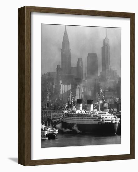 Oceanliner Queen Elizabeth Sailing in to Port-Andreas Feininger-Framed Photographic Print