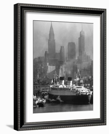 Oceanliner Queen Elizabeth Sailing in to Port-Andreas Feininger-Framed Photographic Print