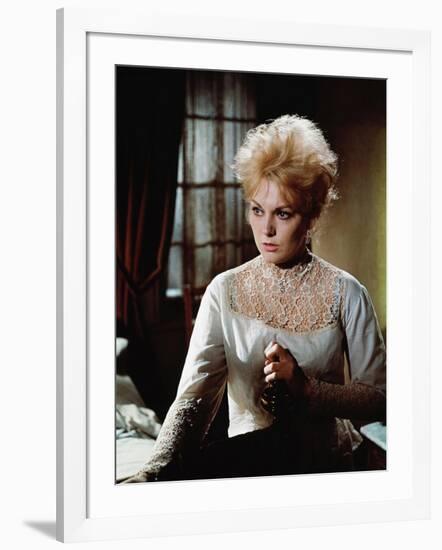 OF HUMAN BONDAGE, 1964 directed by KEN HUGHES Kim Novak (photo)-null-Framed Photo