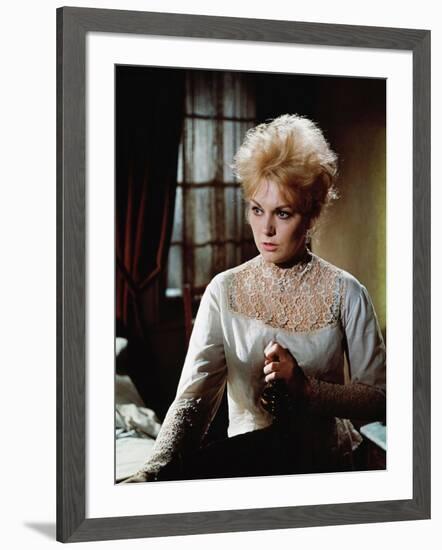 OF HUMAN BONDAGE, 1964 directed by KEN HUGHES Kim Novak (photo)-null-Framed Photo