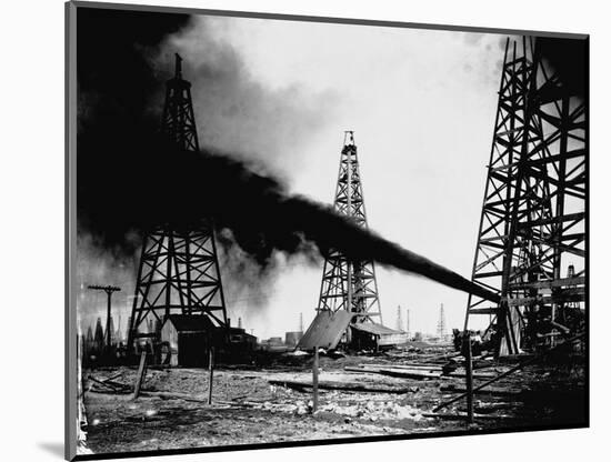 Oil Gushing from Spindletop Hill in Beaumont, Texas-null-Mounted Photographic Print