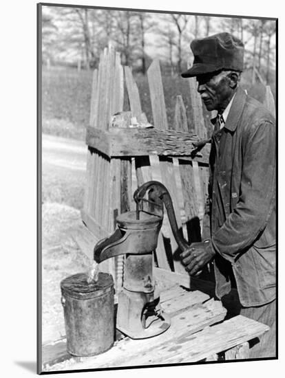 Old African American Sharecropper Dave Alexander Using Water Pump to Draw Water-Alfred Eisenstaedt-Mounted Photographic Print