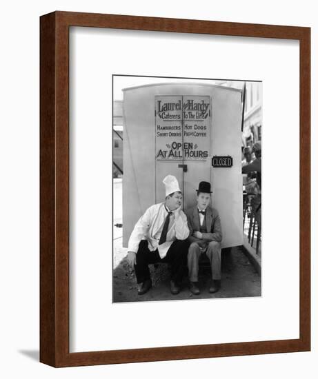 Oliver Hardy, Stan Laurel, Pack Up Your Troubles, 1932-null-Framed Photographic Print