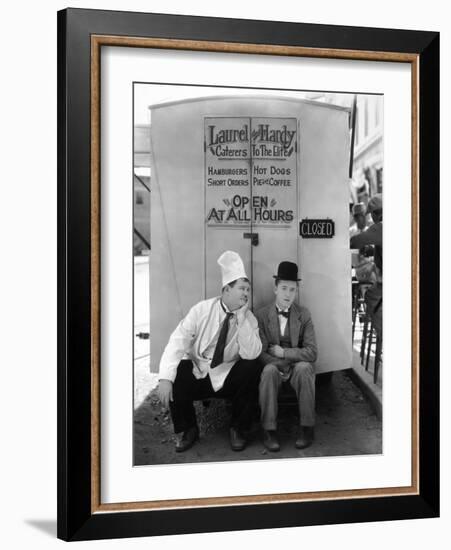 Oliver Hardy, Stan Laurel, Pack Up Your Troubles, 1932-null-Framed Photographic Print