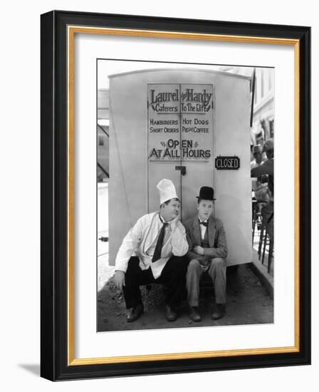 Oliver Hardy, Stan Laurel, Pack Up Your Troubles, 1932-null-Framed Photographic Print