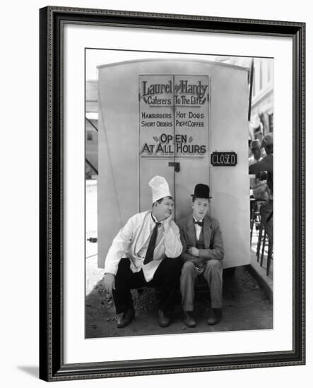 Oliver Hardy, Stan Laurel, Pack Up Your Troubles, 1932-null-Framed Photographic Print