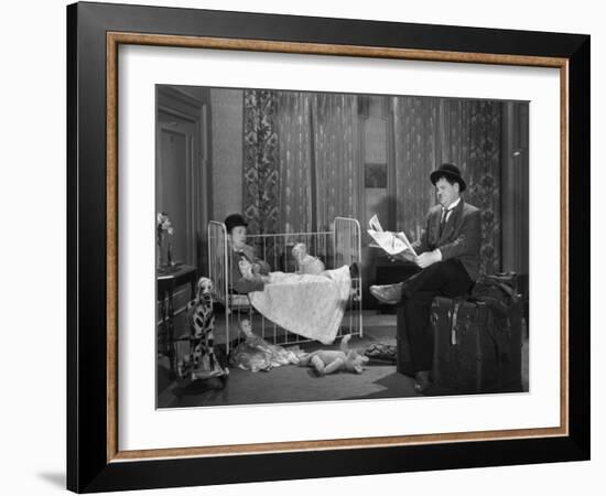 Oliver Hardy, Stan Laurel, Pack Up Your Troubles, 1932-null-Framed Photographic Print