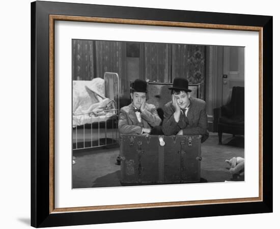 Oliver Hardy, Stan Laurel, Pack Up Your Troubles, 1932-null-Framed Photographic Print