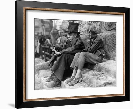 Oliver Twist, Anthony Newley, John Howard Davies, 1948-null-Framed Photo