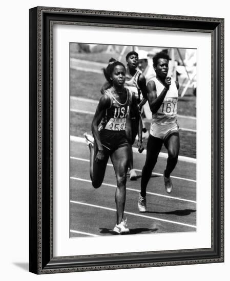 Olympic Games in Los Angeles, 1984 : American Evelyn Ashford Winning the 100M, on R : Heather Oaks-null-Framed Photo