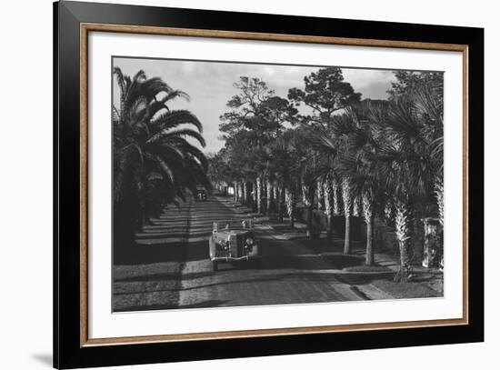 On The Avenue-Philip Gendreau-Framed Giclee Print