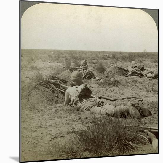 On the Fighting Line with the Queen's Finest, Modder River, South Africa, Boer War, 1899-1902-Underwood & Underwood-Mounted Photographic Print